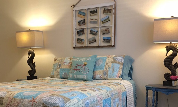 Mississippi City House | Eclectic cottage near the beach!