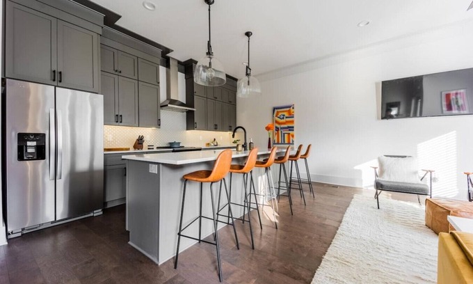 Eastwood Apartment | Eclectic E Nash Townhome Close to Broadway!