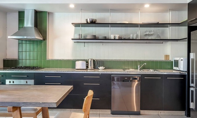 Chippendale Apartment | Eclectic Perfectly Positioned Apartment