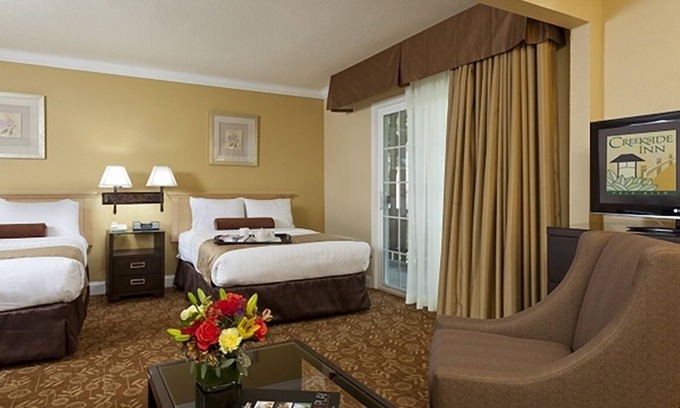 Barron Park Hotel | Eco-Friendly Unit with Outdoor Heated Pool, Free Breakfast & Parking