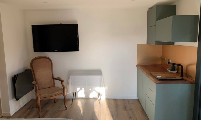 Houilles Bed & Breakfast | Eco Studio with breakfast and terrace 17km from central Paris