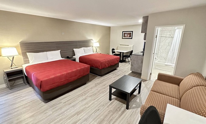 Pincher Creek Hotel | Econo Lodge Inn & Suites