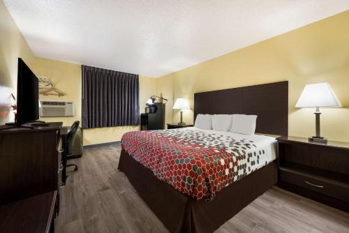 Fredericksburg Cabin | Econo Lodge Spotsylvania Town Center