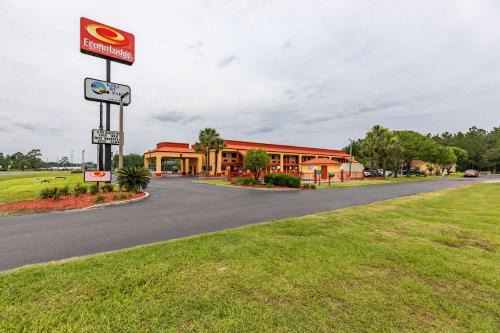 Kingsland Cabin | Econo Lodge