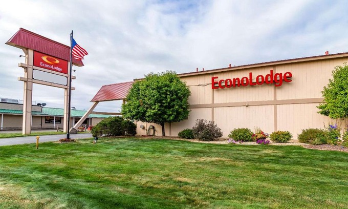 Miles City Cabin | Econo Lodge