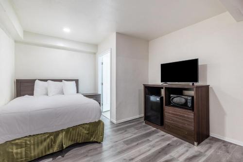 Needles Cabin | Econo Lodge
