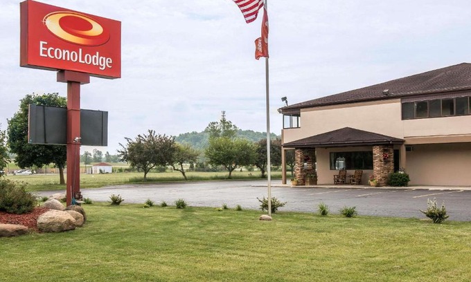 Paw Paw Cabin | Econo Lodge