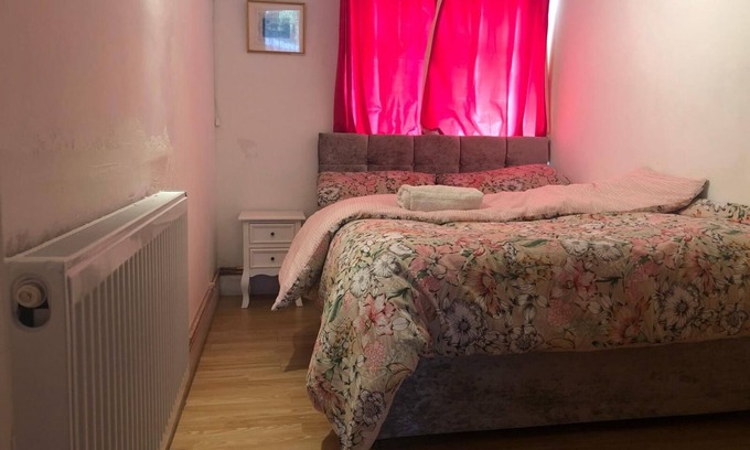 Lacey Green House | Economical 2BR Small Furnished Annex-High Wycombe