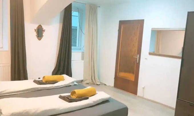 Stuwerviertel Apartment | Economy Souterrain 2BR - Prater Amuesement Park