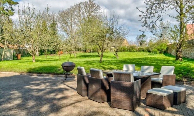 Earls Barton House | Ecton House - Exclusive Hire for up to 14 guests