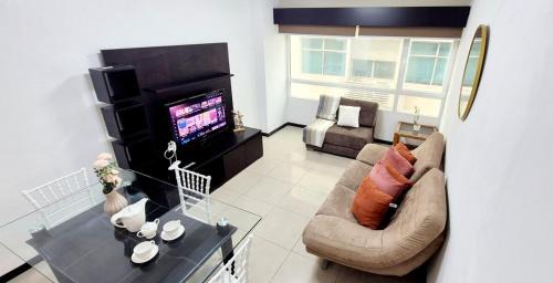 Simon Bolivar Apartment | Ecuabook Torre Sol Family Apartment 901