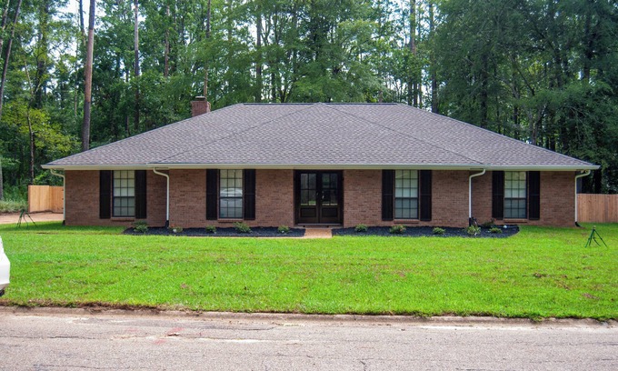Flowood House | Eddie’s Place