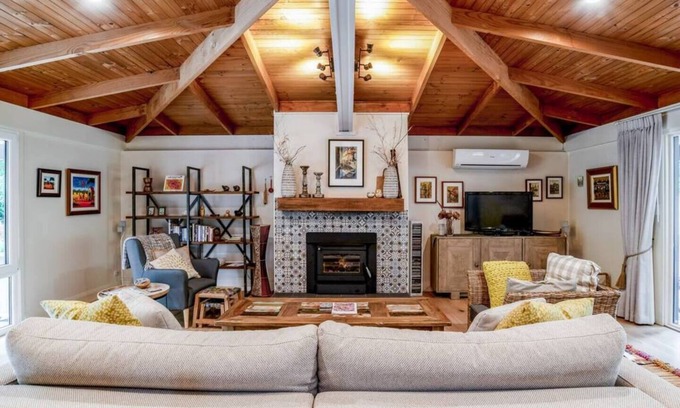 Aldgate House | Eden Gardens in the scenic Adelaide Hills (Aldgate village)