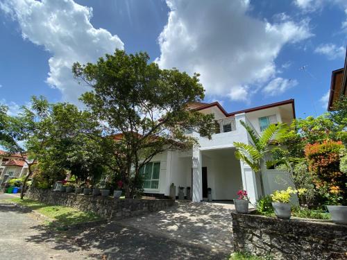 Thalawatugoda Villa | Eden Gardens Residence