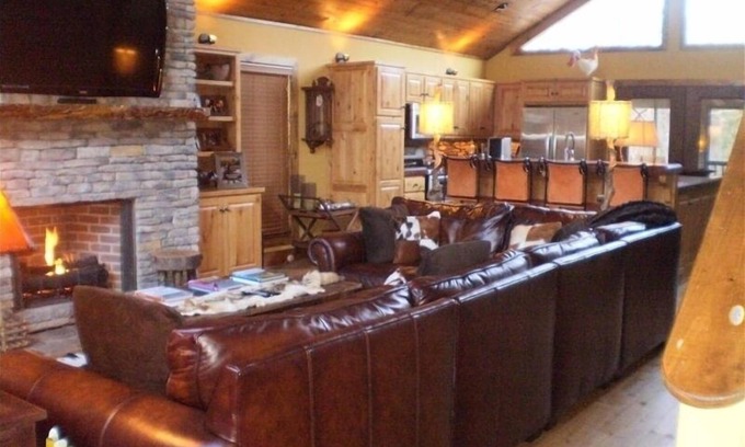 Eden Isle House | Eden Isle Cabin in Heber Springs Sleeps 12, 10 Beds at Greers Ferry Lake 4B,3BA
