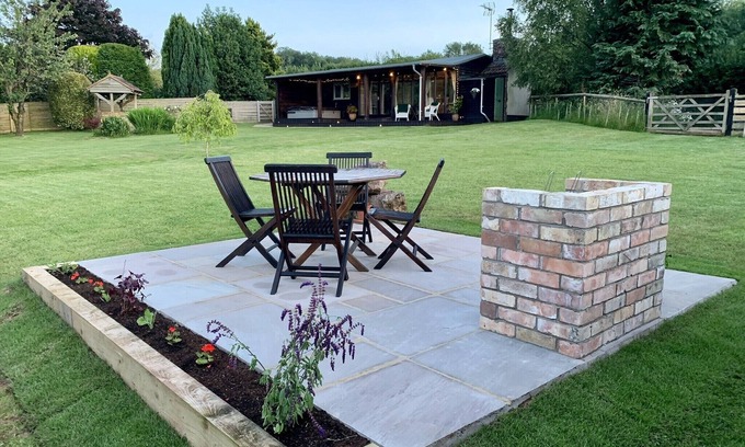 Cornwall House | Eden Lodge (with private hot tub)