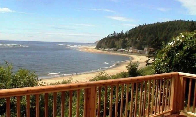 Netarts Cottage | Eden's Garden Cottage, at the Oregon Islands Wildlife Refuge: Internet, piano
