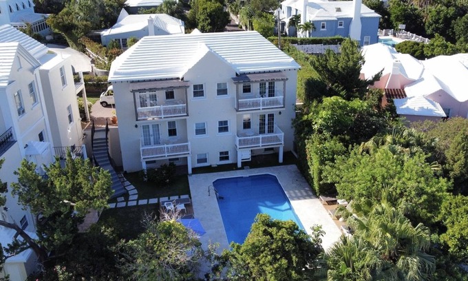 Pembroke House | Edgehill Manor Guest House