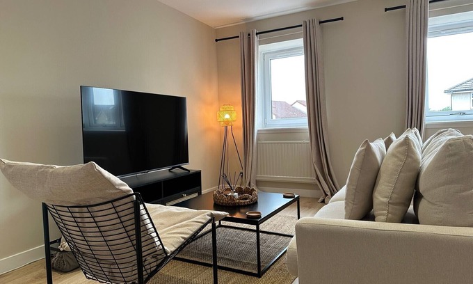 Leith Apartment | Edinburgh Charm Apartment near Springfield Lane