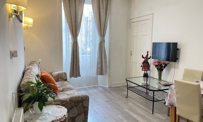Tollcross Apartment | Edinburgh city centre apartment