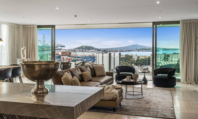 Parnell Apartment | Edition Penthouse | Breathtaking Views | 6 Carpark