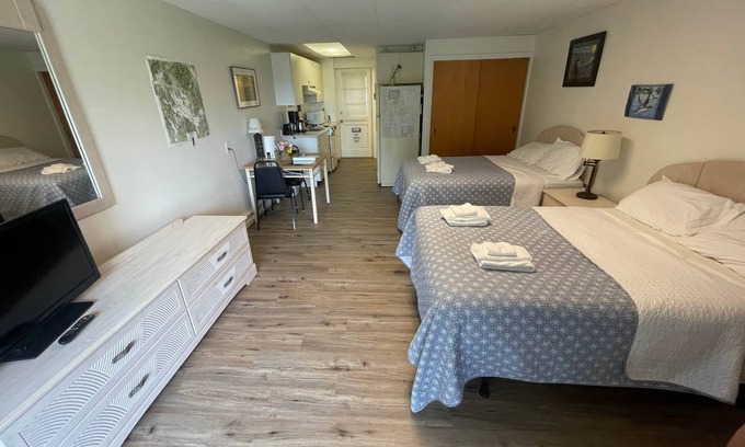 Wolfeboro Apartment | Efficiency 4-Piping Rock Resort