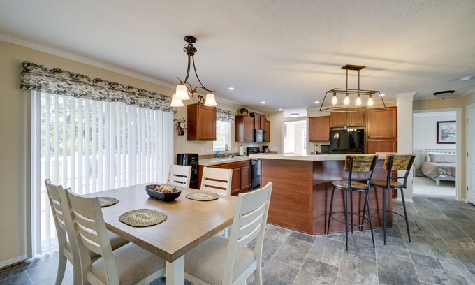 Pimento House | Efficiently Equipped Lewis Home: Deck & Gas Grill!