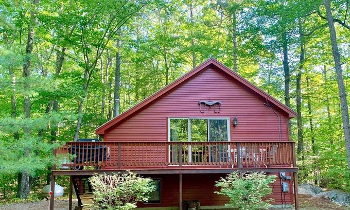 Eidelweiss Village Ski Chalet | Eidelweiss Chalet, 1/4 Mile from Middle Pea Pond LICENSE # 061885