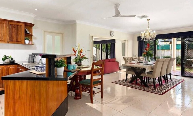 Eight Mile Plains Apartment | Eight Mile Plains Holiday Family Home