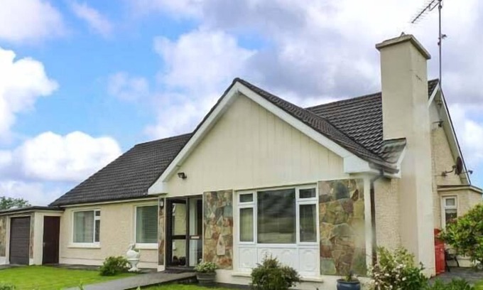Cloone Cottage | EILEEN'S, pet friendly, with a garden in Aughavas, County Leitrim