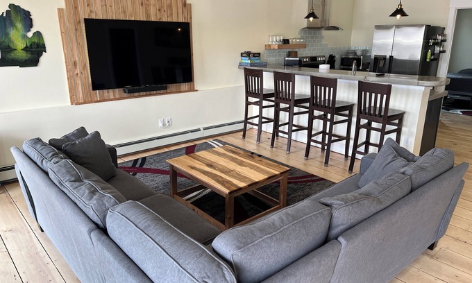 Chassell Apartment | Einerlei Suite Apartment, Warm 2 bedroom apartment from Borealis Escapes