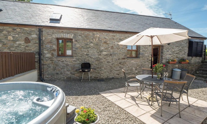 Llanrhystyd Cottage | Eirlys, Aberystwyth - Two Bedroom Cottage, Sleeps 4