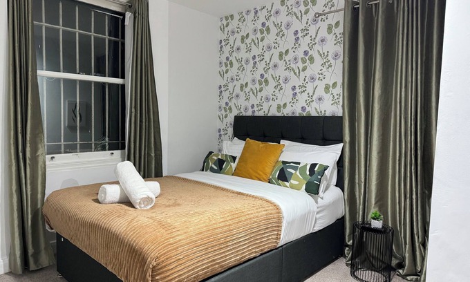 Holland Park Apartment | EL FAMOLYA