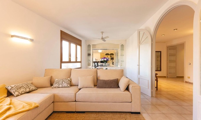 Eixample Apartment | El Lleó - Holiday Apartment Rental in Girona | Bravissimo