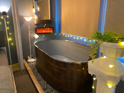 Balibago Bed & Breakfast | EL MEIR PRIME CABIN w/Bathtub near EK