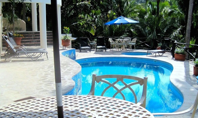 San Francisco House | EL NIDO DE LA TORTUGA - A Poolside, Cozy Casita Nestled Into the Hillside