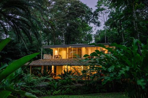 Manzanillo House | El Oasis-Beachfront paradise