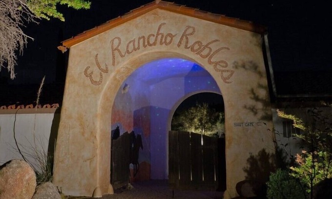Oracle Cabin | El Rancho Robles