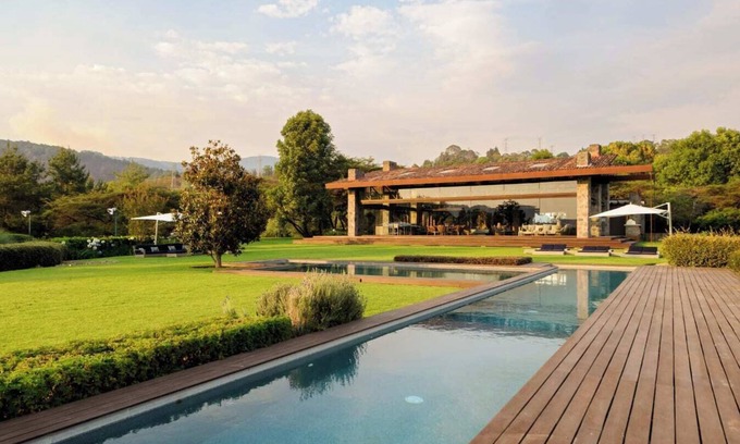 El Santuario Villa | El Salto: Luxury Ranch with Lake View