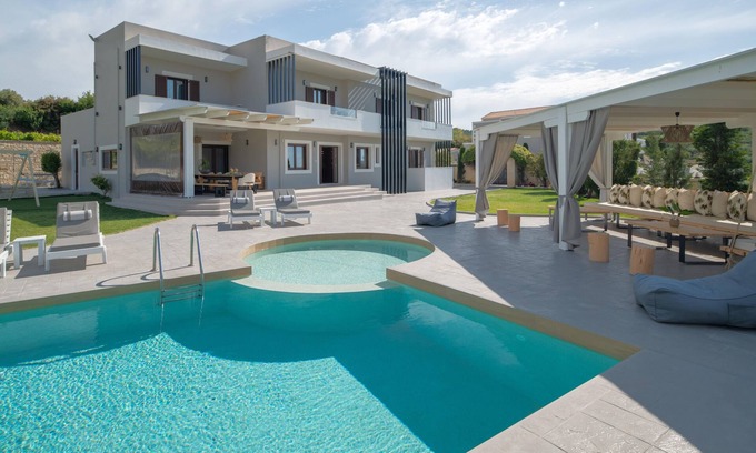 Dafni Villa | Elaida Villa, Spacious, ideal for big groups, 50m2 pool, Shops walking distance