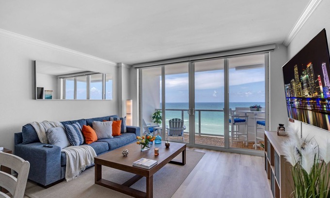 Mid Beach Apartment | Elara Beachfront 2 BRS Direct OceanView w Parking