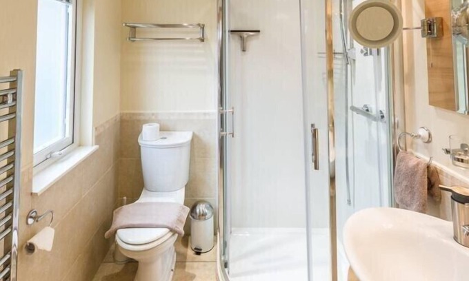 Troutbeck Cottage | ELDER LODGE, pet friendly, with a garden in Windermere