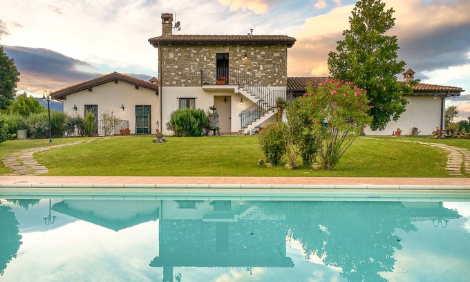 Lidarno House | Elegant villa with pool in the Umbrian countryside, just below Assisi