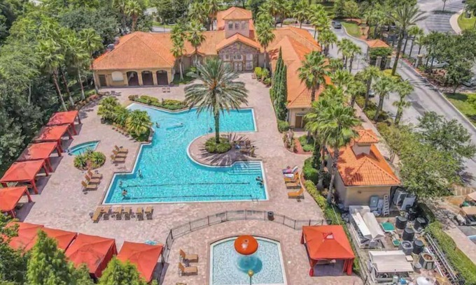 Reunion Condo | Elegant 2-bedroom condo near Disney.