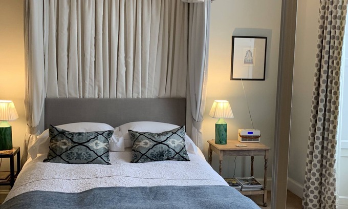 Stockbridge Apartment | Elegant 2 bedroom garden apartment in Stockbridge