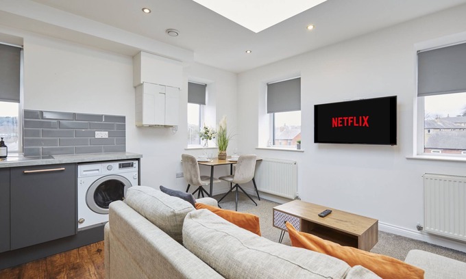 Kirkheaton Apartment | Elegant 2-Bedroom Apartment for 5 Guests