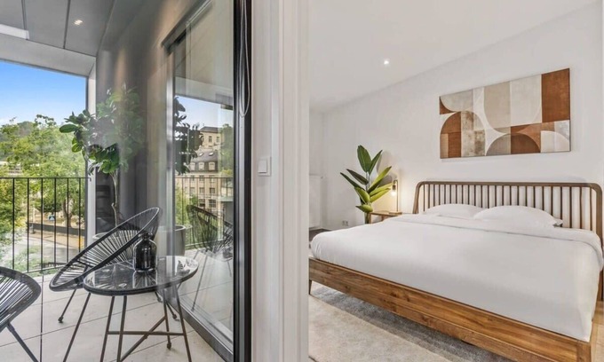 Gronn Apartment | Elegant 2BR in Clausen with Balcony Views
