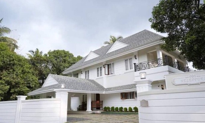 McComb House | Elegant 3 Bedroom House
