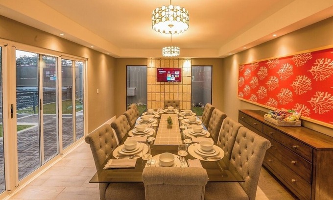 San Pedro House | Elegant 3500sq ft Family Residence