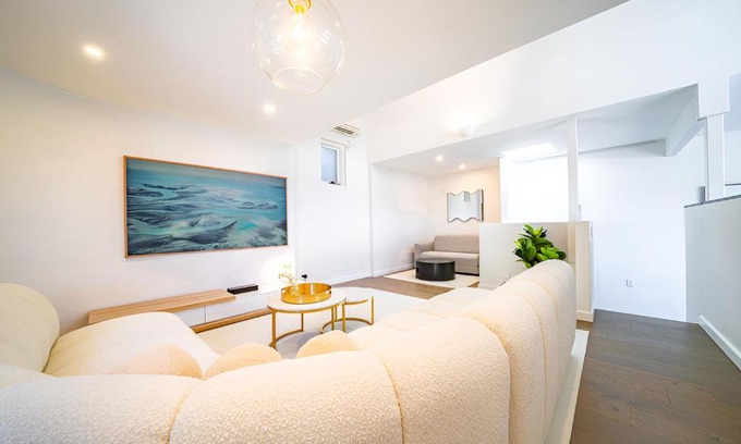 Woollahra Apartment | Elegant 3BR Apt -Bondi Junction & Stunning Skyline